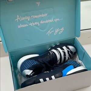 Trae Young 2 Basketball Shoe - New in Box!